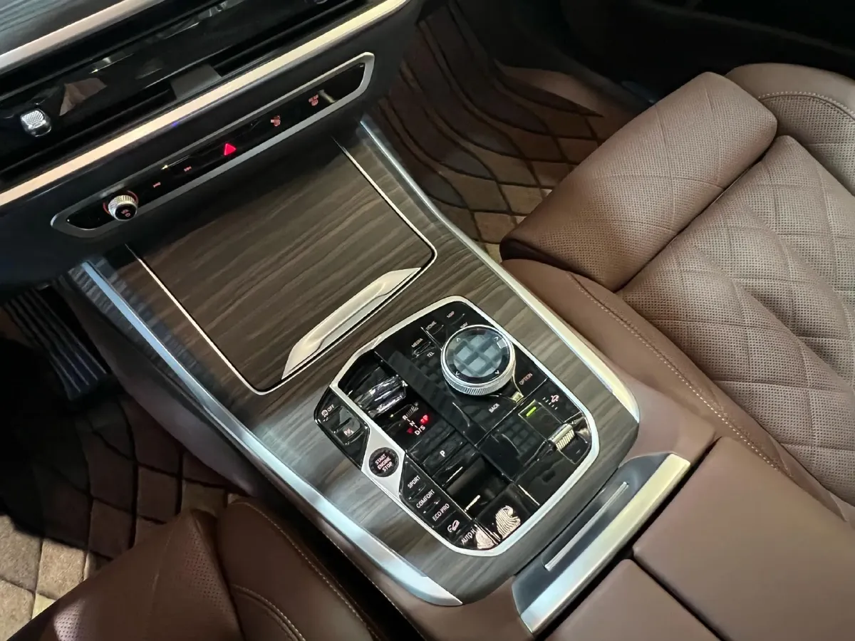 2023 BMW X7 3.0T 381HP L6 8AT,autocango,china used car exporter,china ev exporter,chinese used car exporter,chinese used ev exporter