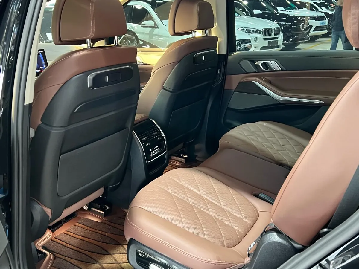 2023 BMW X7 3.0T 381HP L6 8AT,autocango,china used car exporter,china ev exporter,chinese used car exporter,chinese used ev exporter