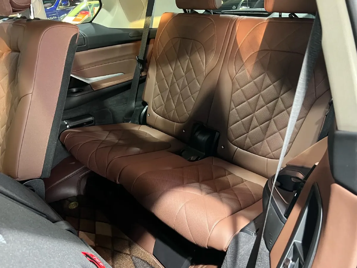 2023 BMW X7 3.0T 381HP L6 8AT,autocango,china used car exporter,china ev exporter,chinese used car exporter,chinese used ev exporter