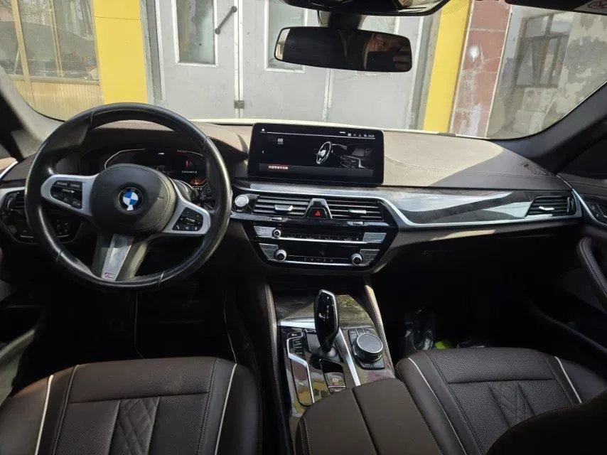 2022 BMW 5 Series 2.0T 184HP L4 8AT,autocango,china used car exporter,china ev exporter,chinese used car exporter,chinese used ev exporter