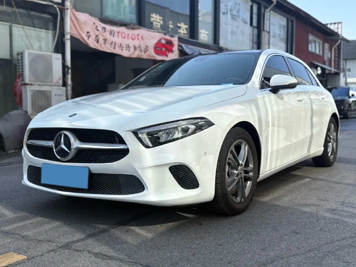 2019 Mercedes-Benz A Class 1.3T 163HP L4 7DCT