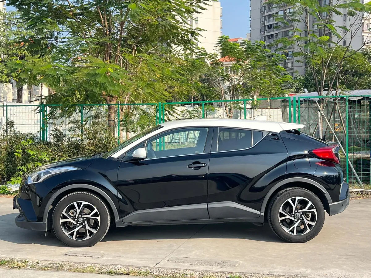 2018 Toyota C-HR 2.0L 171HP L4 CVT,autocango,china used car exporter,china ev exporter,chinese used car exporter,chinese used ev exporter
