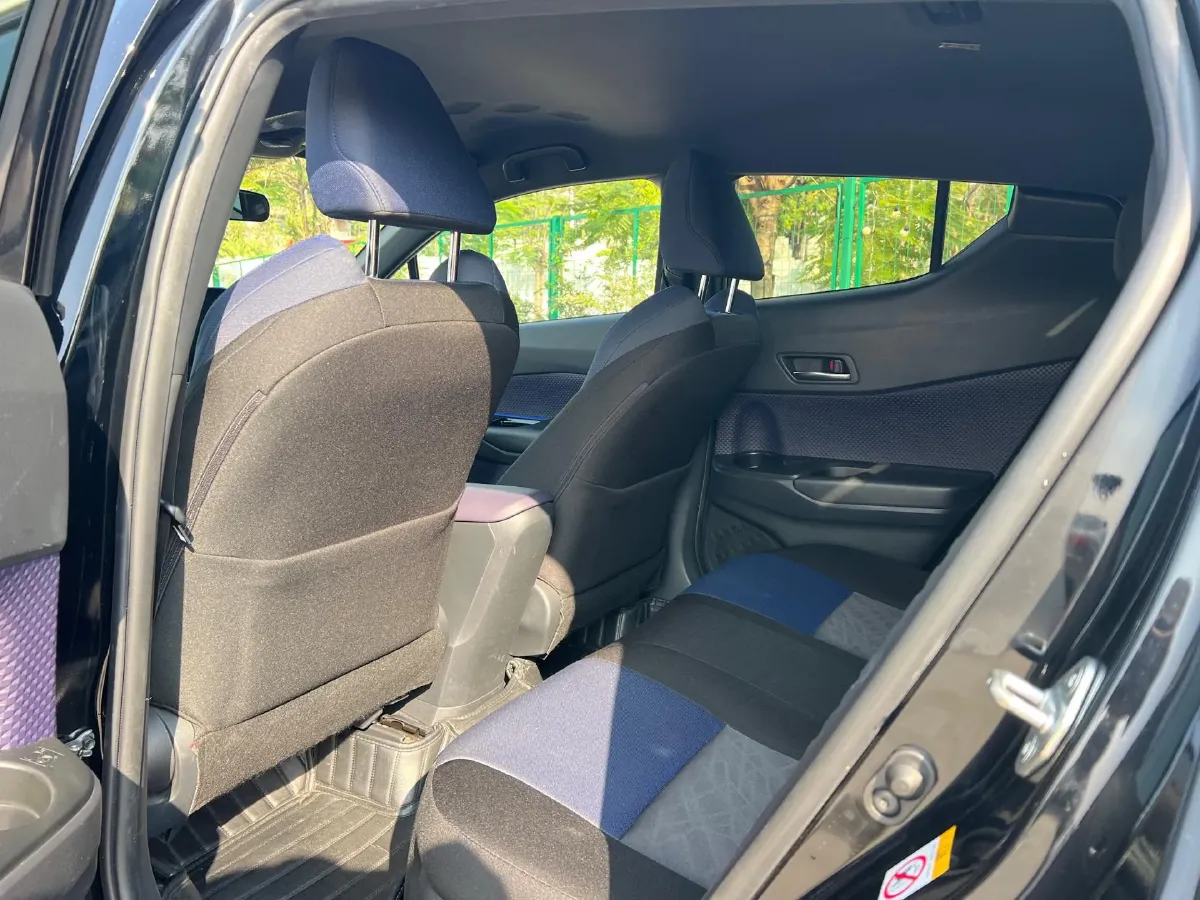 2018 Toyota C-HR 2.0L 171HP L4 CVT,autocango,china used car exporter,china ev exporter,chinese used car exporter,chinese used ev exporter