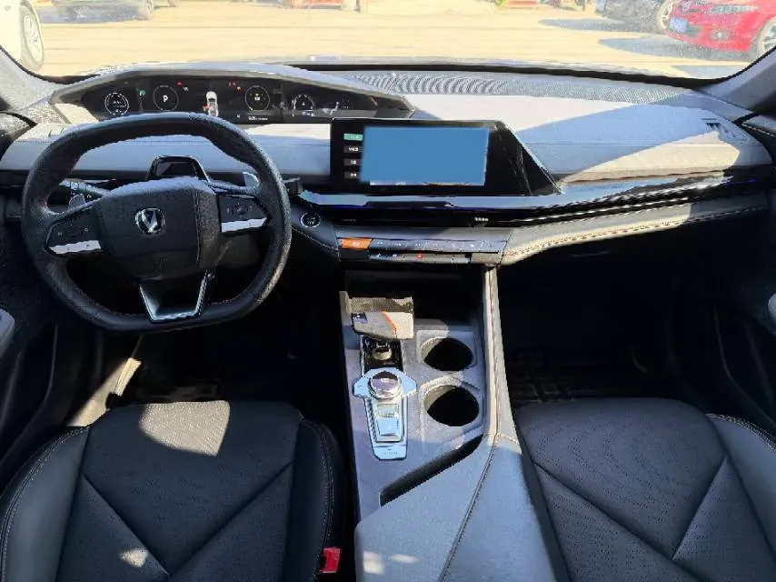 2023 ChangAn UNI-V 1.5T 188HP L4 7DCT,autocango,china used car exporter,china ev exporter,chinese used car exporter,chinese used ev exporter