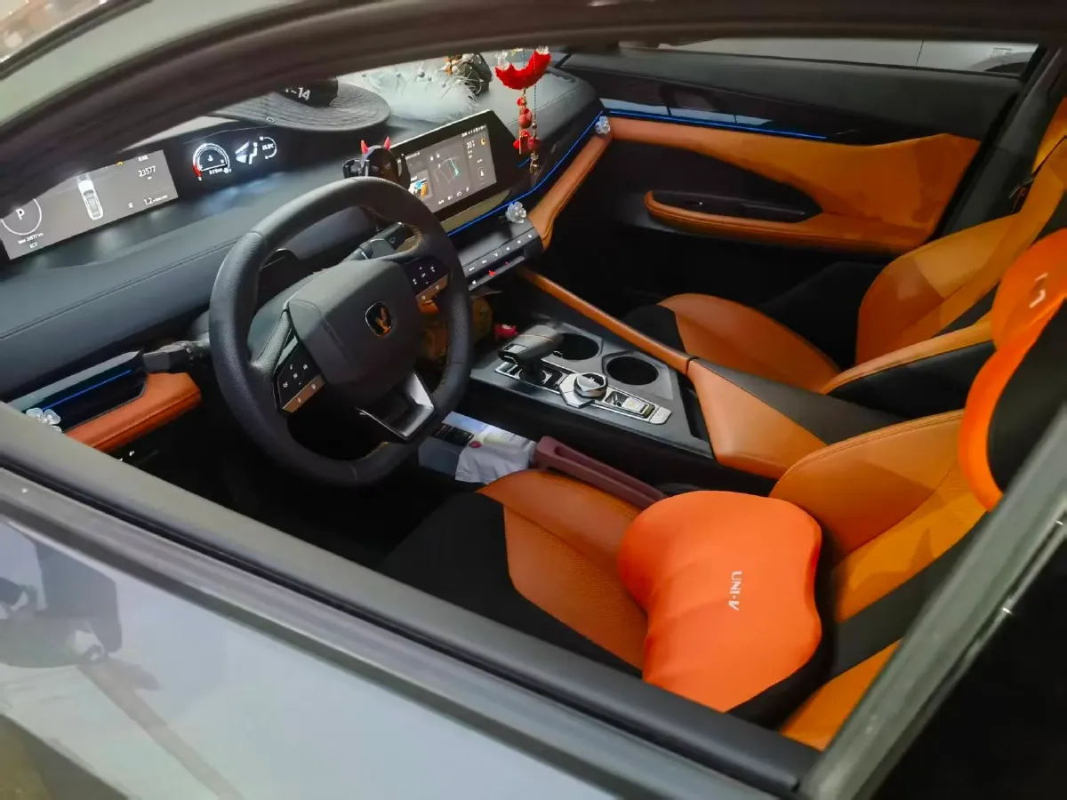 2023 ChangAn UNI-V 1.5T 188HP L4 7DCT,autocango,china used car exporter,china ev exporter,chinese used car exporter,chinese used ev exporter