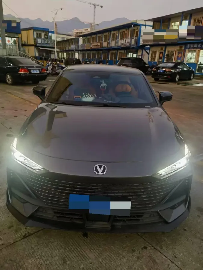 2023 ChangAn UNI-V 1.5T 188HP L4 7DCT,autocango,china used car exporter,china ev exporter,chinese used car exporter,chinese used ev exporter