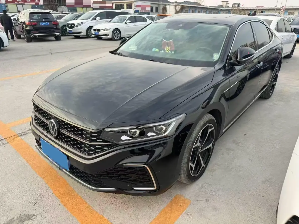 2023 Volkswagen Passat 2.0T 186HP L4 7DCT