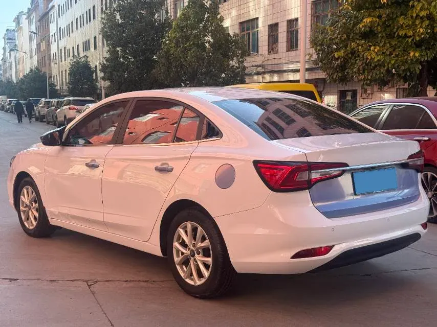 2021 Roewe i5 1.5L 120HP L4 CVT,autocango,china used car exporter,china ev exporter,chinese used car exporter,chinese used ev exporter