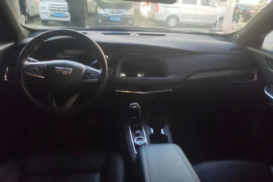 2022 Cadillac XT4 2.0T 237HP L4 9AT,autocango,china used car exporter,china ev exporter,chinese used car exporter,chinese used ev exporter