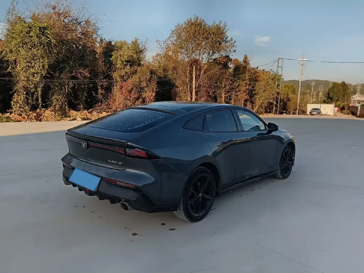 2022 ChangAn UNI-V 1.5T 188HP L4 7DCT,autocango,china used car exporter,china ev exporter,chinese used car exporter,chinese used ev exporter