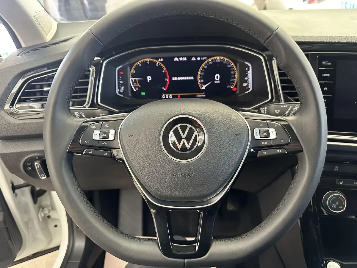 2021 Volkswagen T-Roc 1.4T 150HP L4 7DCT,autocango,china used car exporter,china ev exporter,chinese used car exporter,chinese used ev exporter