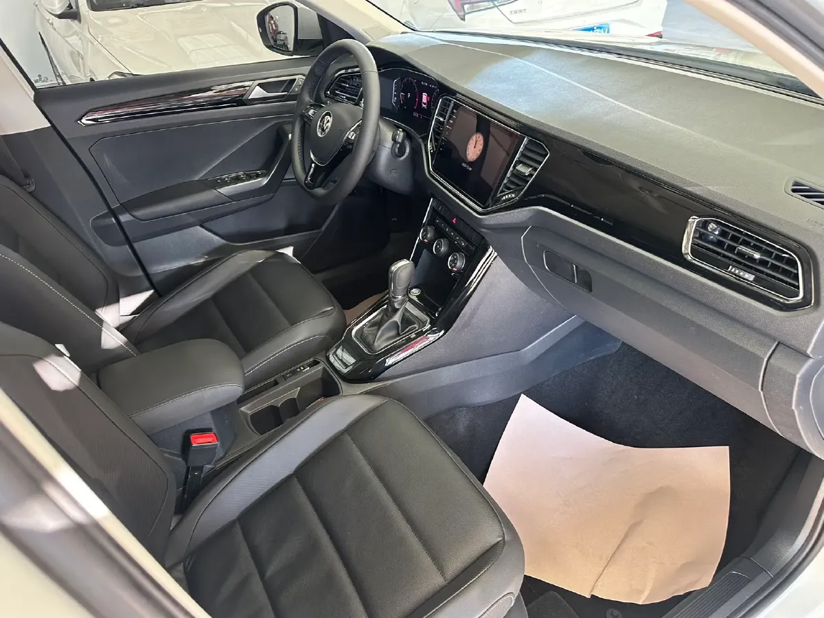 2021 Volkswagen T-Roc 1.4T 150HP L4 7DCT,autocango,china used car exporter,china ev exporter,chinese used car exporter,chinese used ev exporter