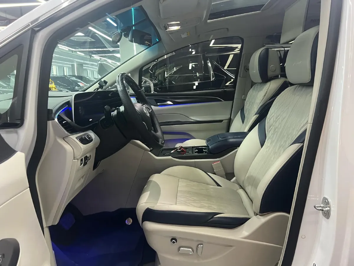 2021 Buick GL8 2.0T 237HP L4 9AT,autocango,china used car exporter,china ev exporter,chinese used car exporter,chinese used ev exporter