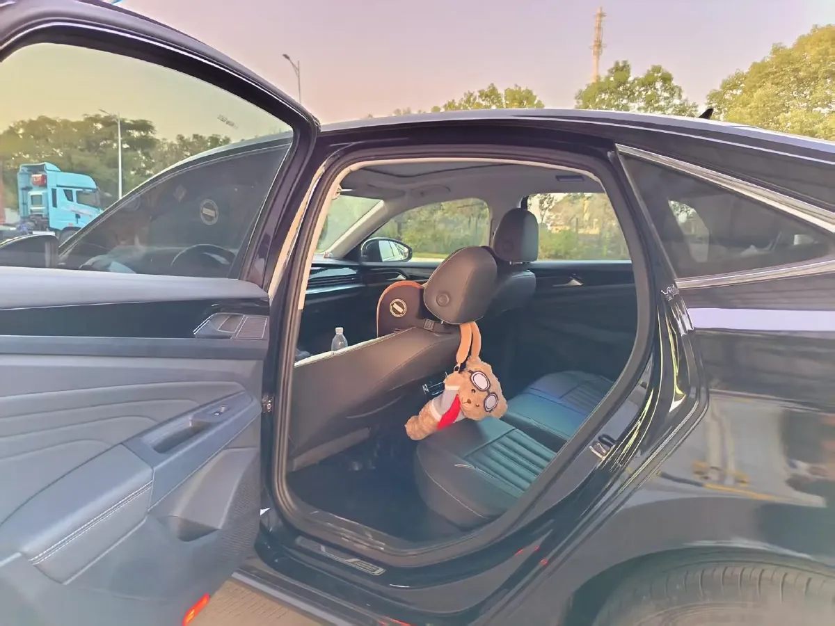 2021 Volkswagen Passat 2.0T 186HP L4 7DCT,autocango,china used car exporter,china ev exporter,chinese used car exporter,chinese used ev exporter