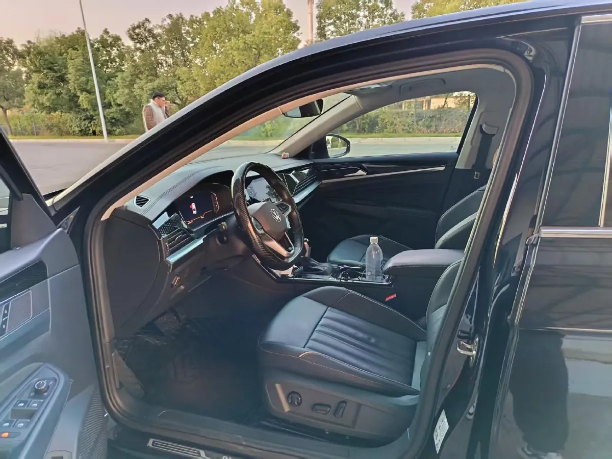 2021 Volkswagen Passat 2.0T 186HP L4 7DCT,autocango,china used car exporter,china ev exporter,chinese used car exporter,chinese used ev exporter