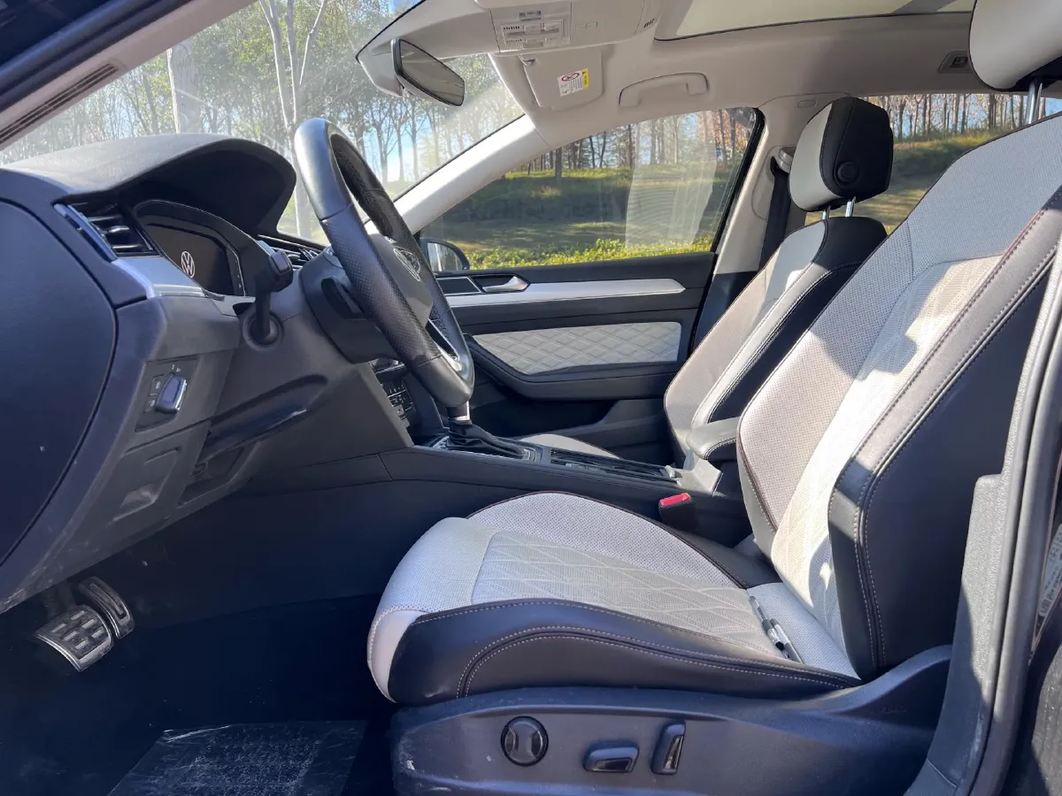 2023 Volkswagen Magotan 2.0T 186HP L4 7DCT,autocango,china used car exporter,china ev exporter,chinese used car exporter,chinese used ev exporter