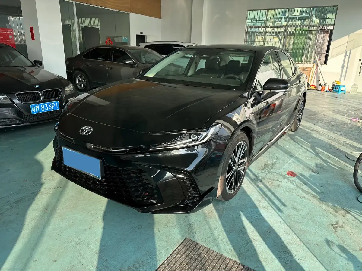 2026 Toyota Camry 2.0L 152HP L4 E-CVT Hybrid