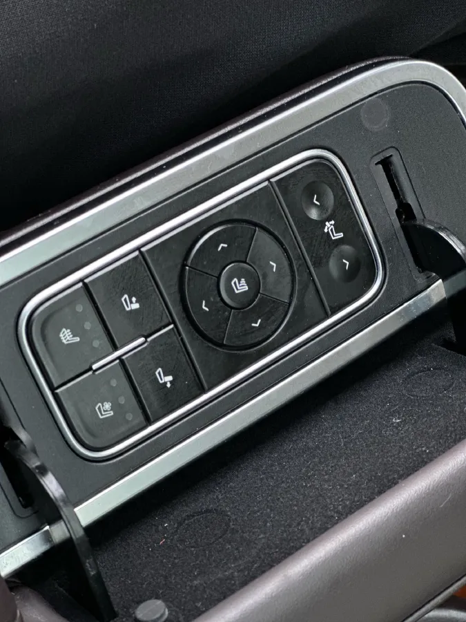 2021 GAC Trumpchi M8 2.0T 252HP L4 8AT,autocango,china used car exporter,china ev exporter,chinese used car exporter,chinese used ev exporter