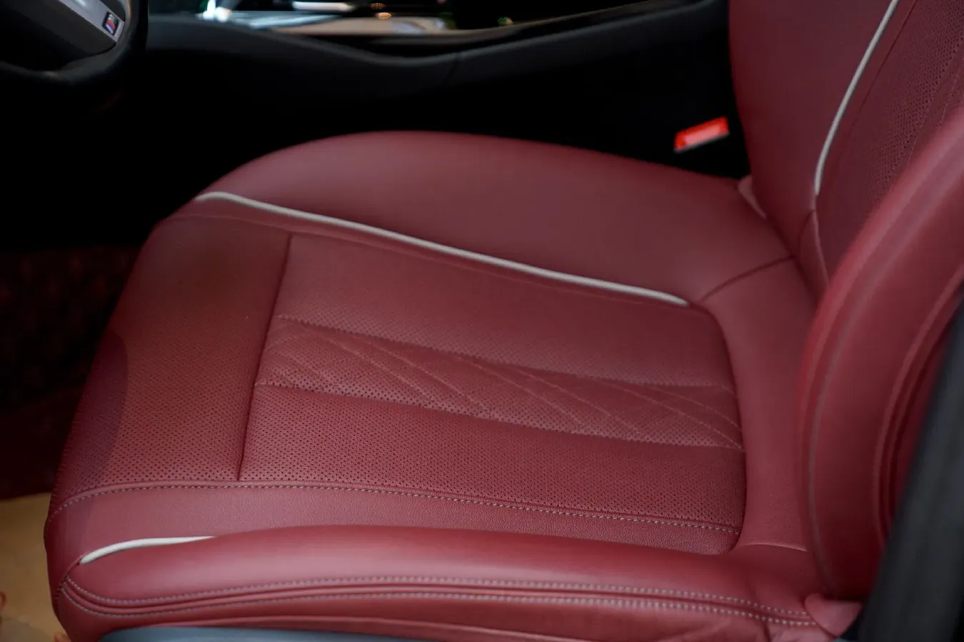 2022 BMW 5 Series 2.0T 184HP L4 8AT,autocango,china used car exporter,china ev exporter,chinese used car exporter,chinese used ev exporter