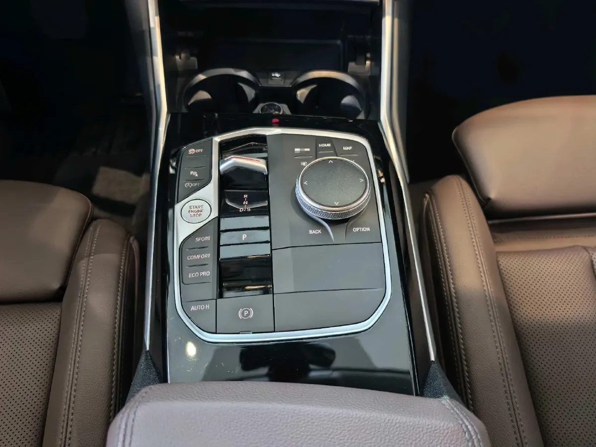 2023 BMW 3 Series 2.0T 156HP L4 8AT,autocango,china used car exporter,china ev exporter,chinese used car exporter,chinese used ev exporter