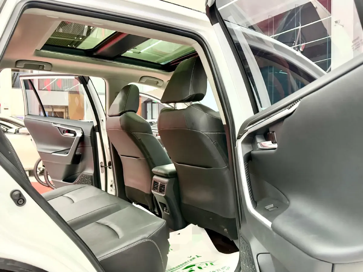 2023 Toyota RAV4 2.0L 171HP L4 CVT,autocango,china used car exporter,china ev exporter,chinese used car exporter,chinese used ev exporter