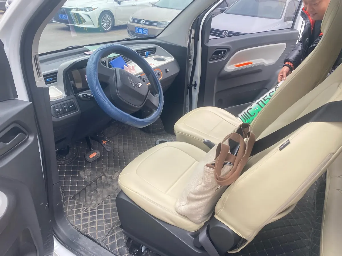 2020 WuLing HongGuang MINI EV BEV 9KWH,autocango,china used car exporter,china ev exporter,chinese used car exporter,chinese used ev exporter