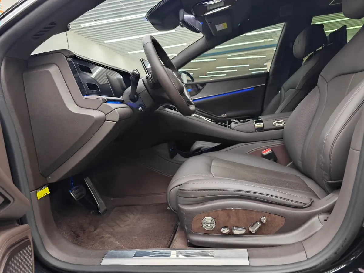 2024 Denza DenzaZ9 2.0T 207HP L4 E-CVT PHEV 38.5KWH,autocango,china used car exporter,china ev exporter,chinese used car exporter,chinese used ev exporter