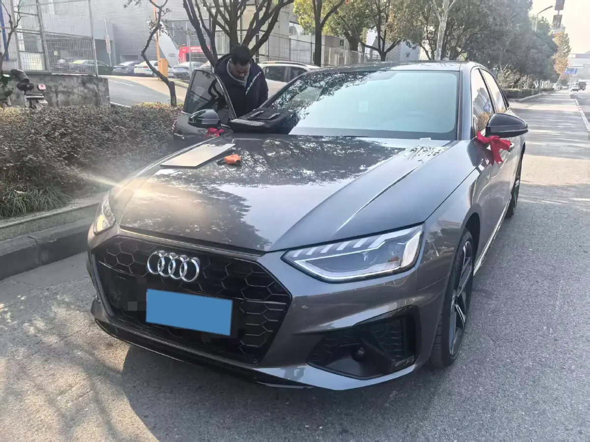 2025 Audi A4L 2.0T 190HP L4 7DCT