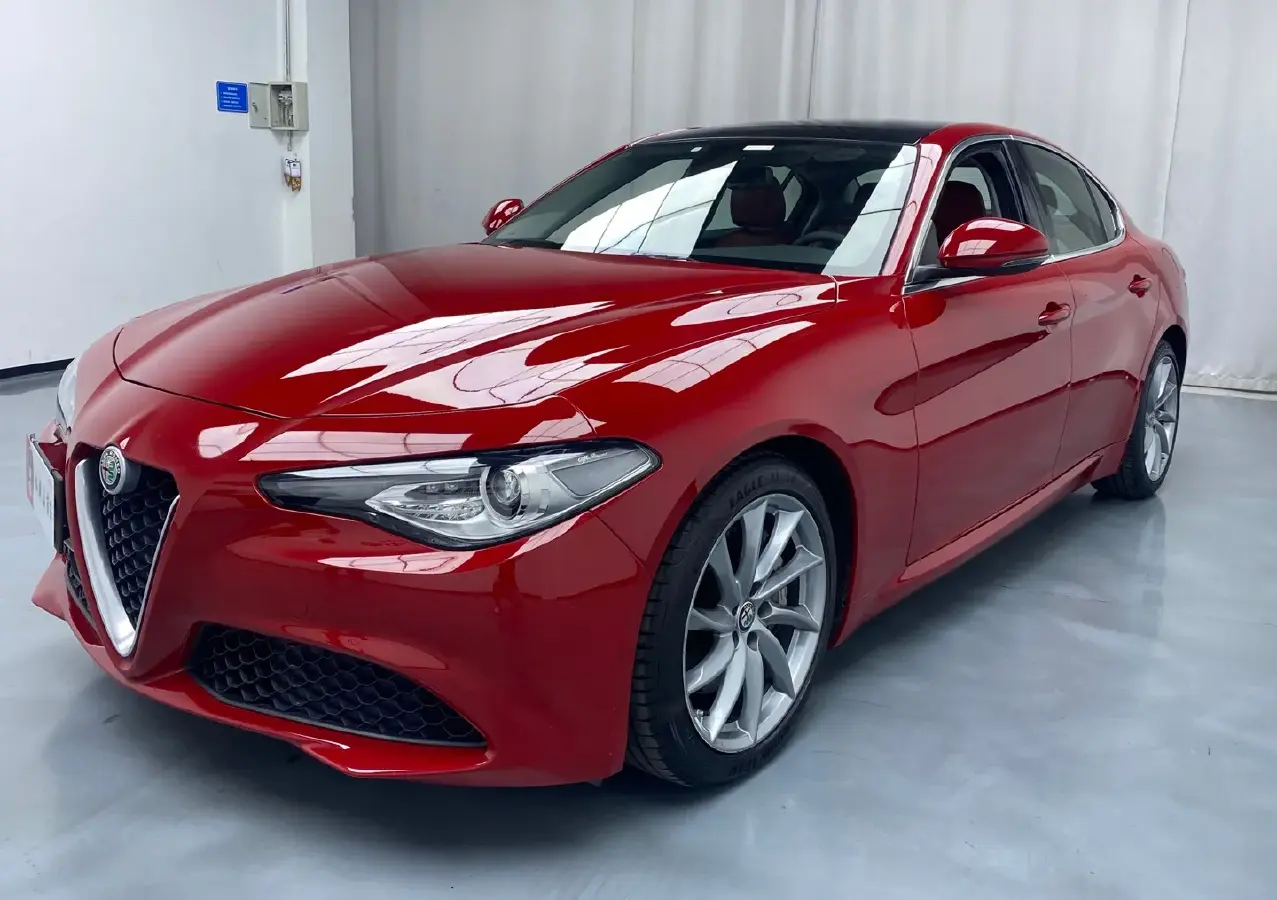 2020 Alfa Romeo Giulia 2.0T 280HP L4 8AT