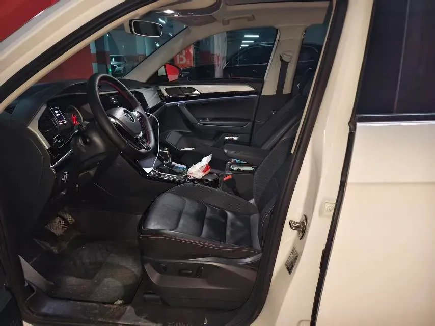 2019 MINI CLUBMAN 1.5T 102HP L3 6AT,autocango,china used car exporter,china ev exporter,chinese used car exporter,chinese used ev exporter