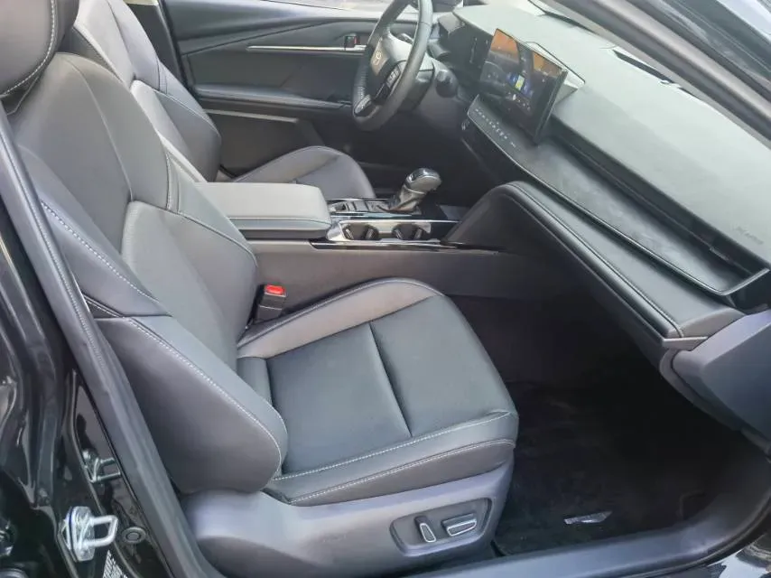 2026 Toyota Camry 2.0L 173HP L4 CVT,autocango,china used car exporter,china ev exporter,chinese used car exporter,chinese used ev exporter