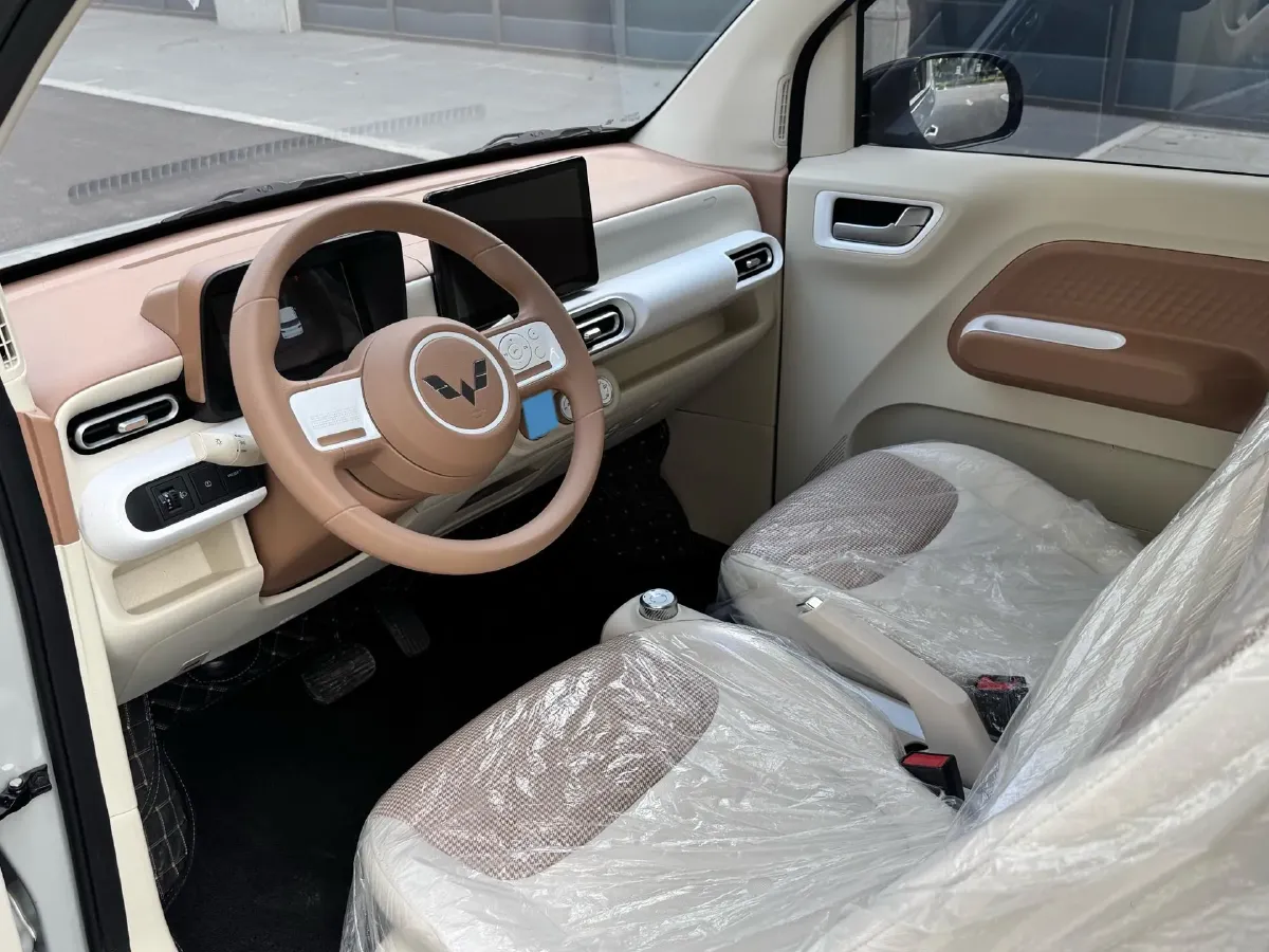 2025 WuLing HongGuang MINI EV BEV 16.2KWH,autocango,china used car exporter,china ev exporter,chinese used car exporter,chinese used ev exporter