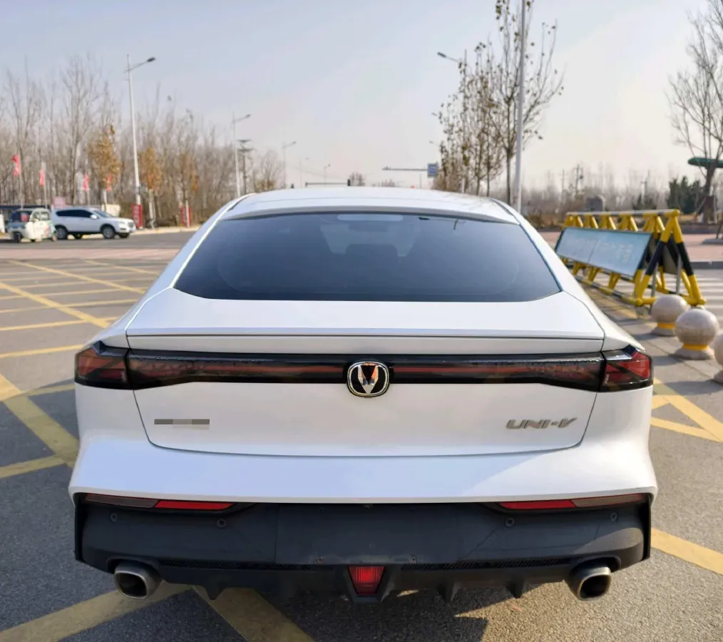 2023 ChangAn UNI-V 1.5T 188HP L4 7DCT,autocango,china used car exporter,china ev exporter,chinese used car exporter,chinese used ev exporter
