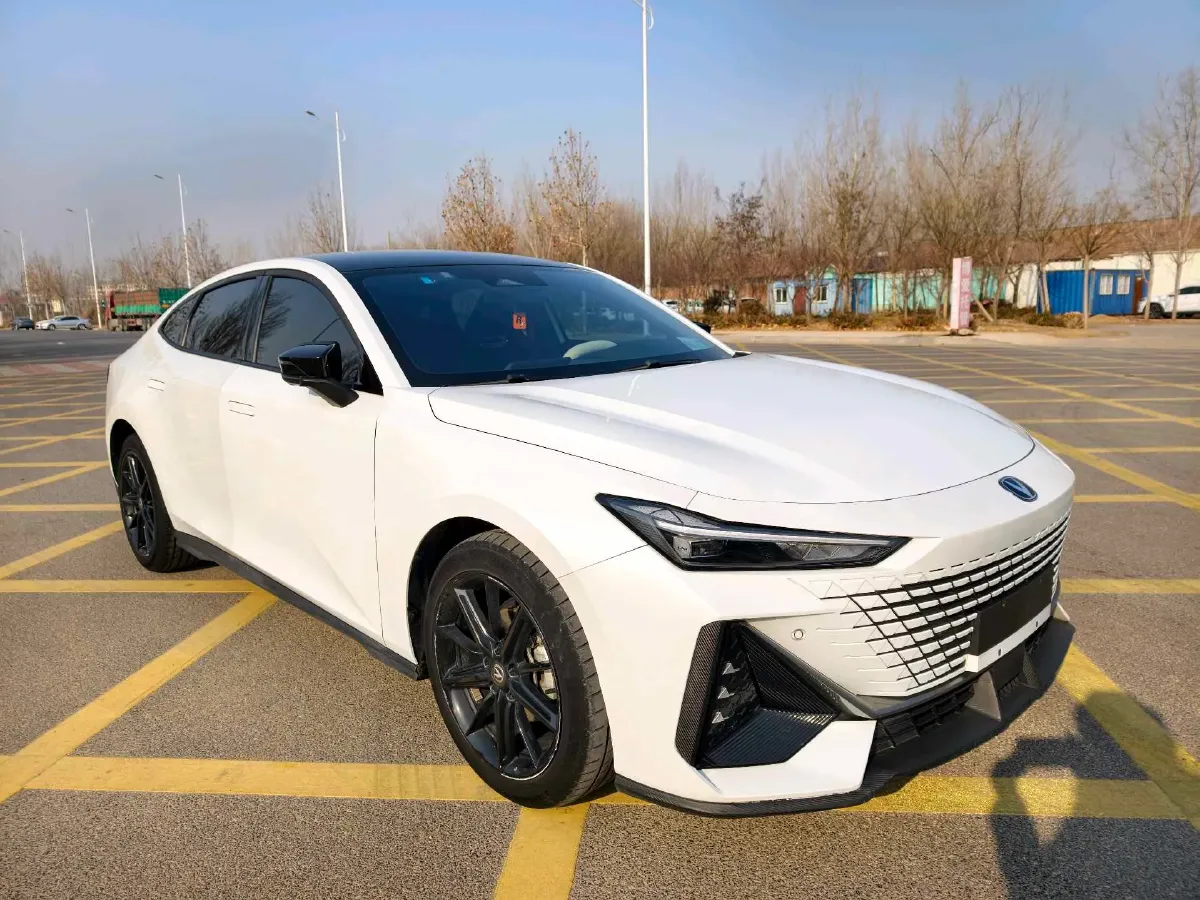 2023 ChangAn UNI-V 1.5T 188HP L4 7DCT,autocango,china used car exporter,china ev exporter,chinese used car exporter,chinese used ev exporter