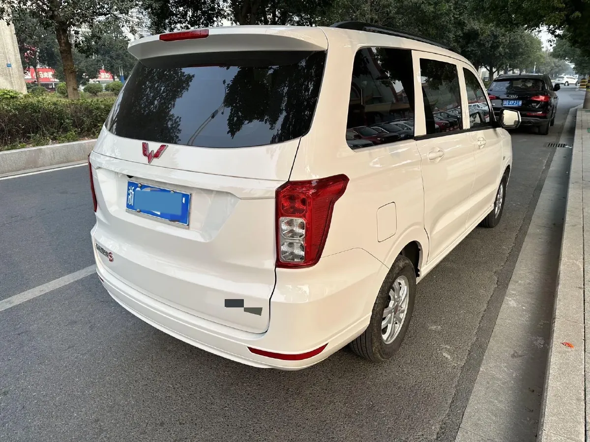 2021 WuLing HongGuang 1.5L 99HP L4 6MT,autocango,china used car exporter,china ev exporter,chinese used car exporter,chinese used ev exporter