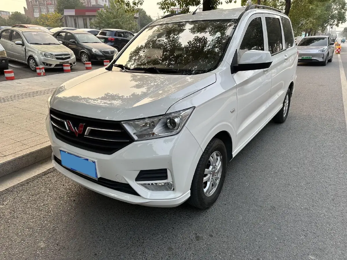 2021 WuLing HongGuang 1.5L 99HP L4 6MT