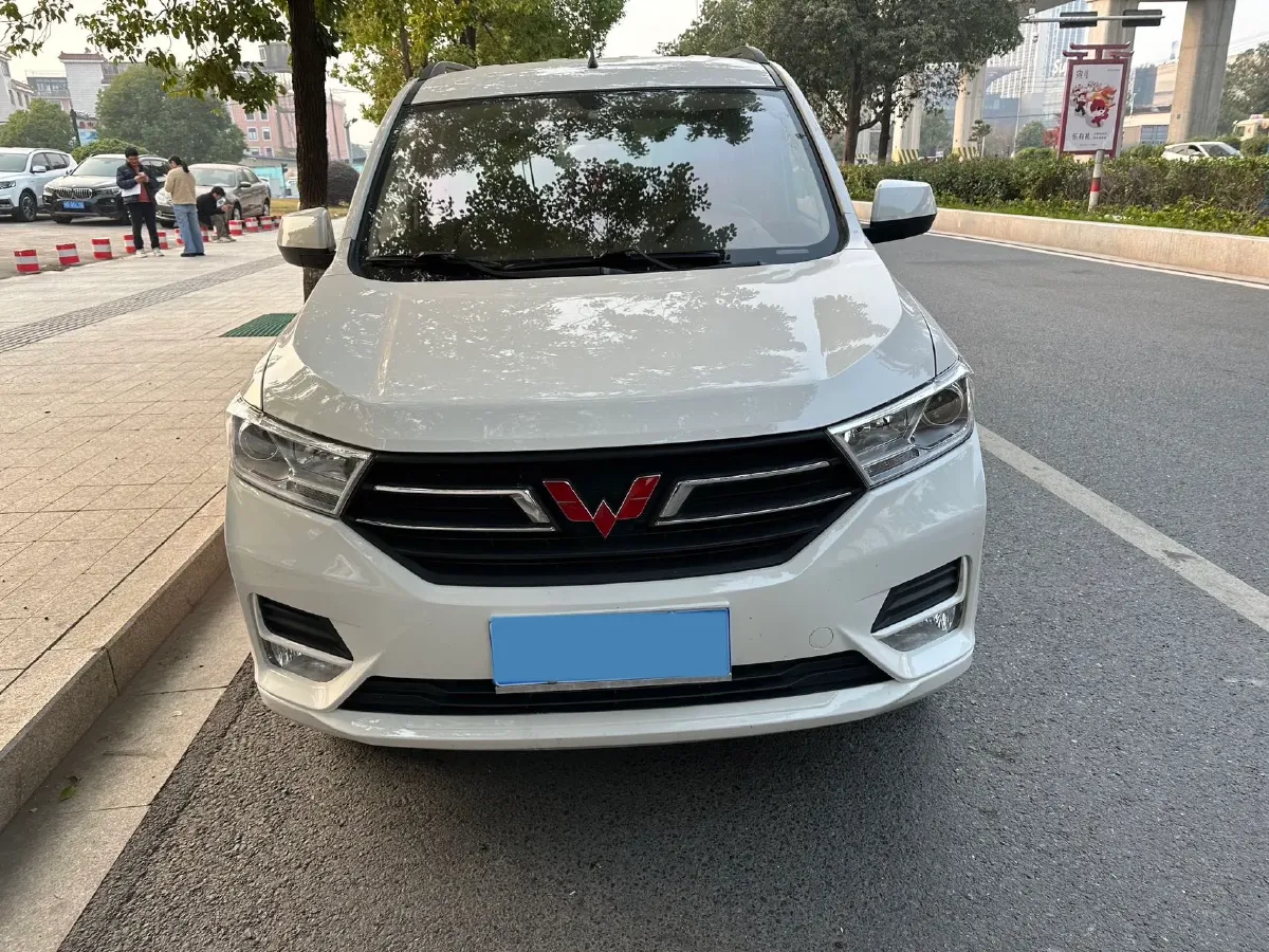 2021 WuLing HongGuang 1.5L 99HP L4 6MT,autocango,china used car exporter,china ev exporter,chinese used car exporter,chinese used ev exporter