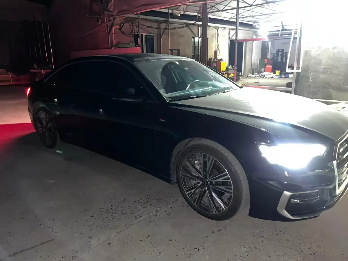 2024 Audi A6L 2.0T 245HP L4 7DCT,autocango,china used car exporter,china ev exporter,chinese used car exporter,chinese used ev exporter