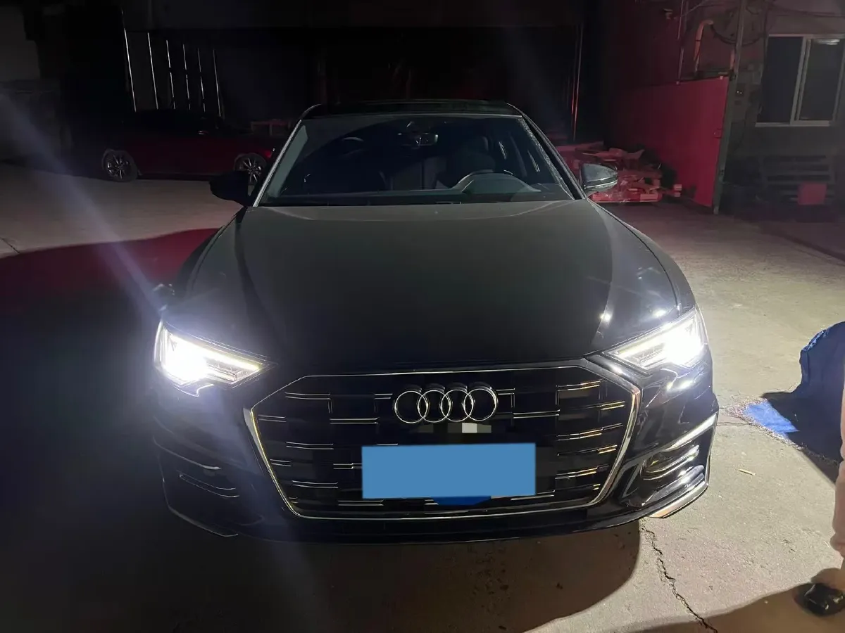 2024 Audi A6L 2.0T 245HP L4 7DCT,autocango,china used car exporter,china ev exporter,chinese used car exporter,chinese used ev exporter
