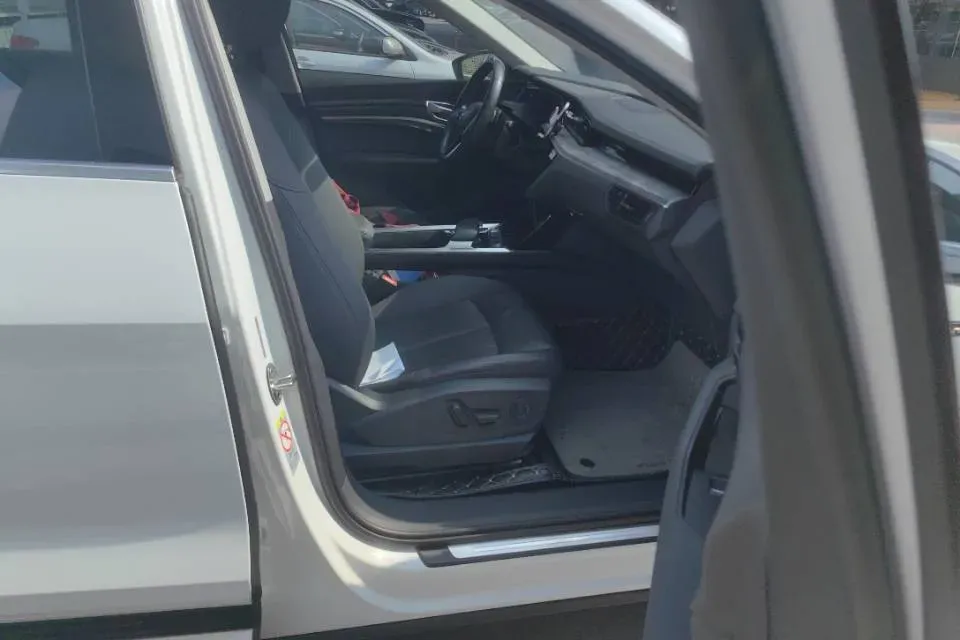 2019 Audi e-tron 2AT BEV 95KWH,autocango,china used car exporter,china ev exporter,chinese used car exporter,chinese used ev exporter