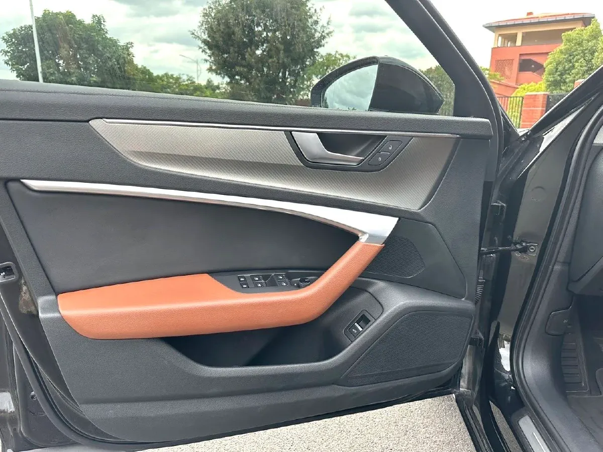 2020 Audi A6L 2.0T 224HP L4 7DCT,autocango,china used car exporter,china ev exporter,chinese used car exporter,chinese used ev exporter