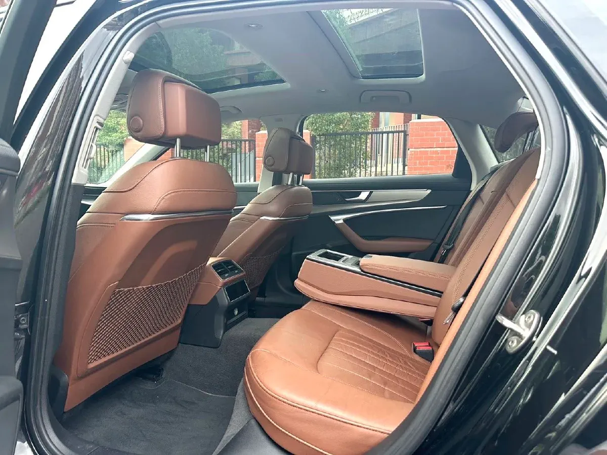 2020 Audi A6L 2.0T 224HP L4 7DCT,autocango,china used car exporter,china ev exporter,chinese used car exporter,chinese used ev exporter