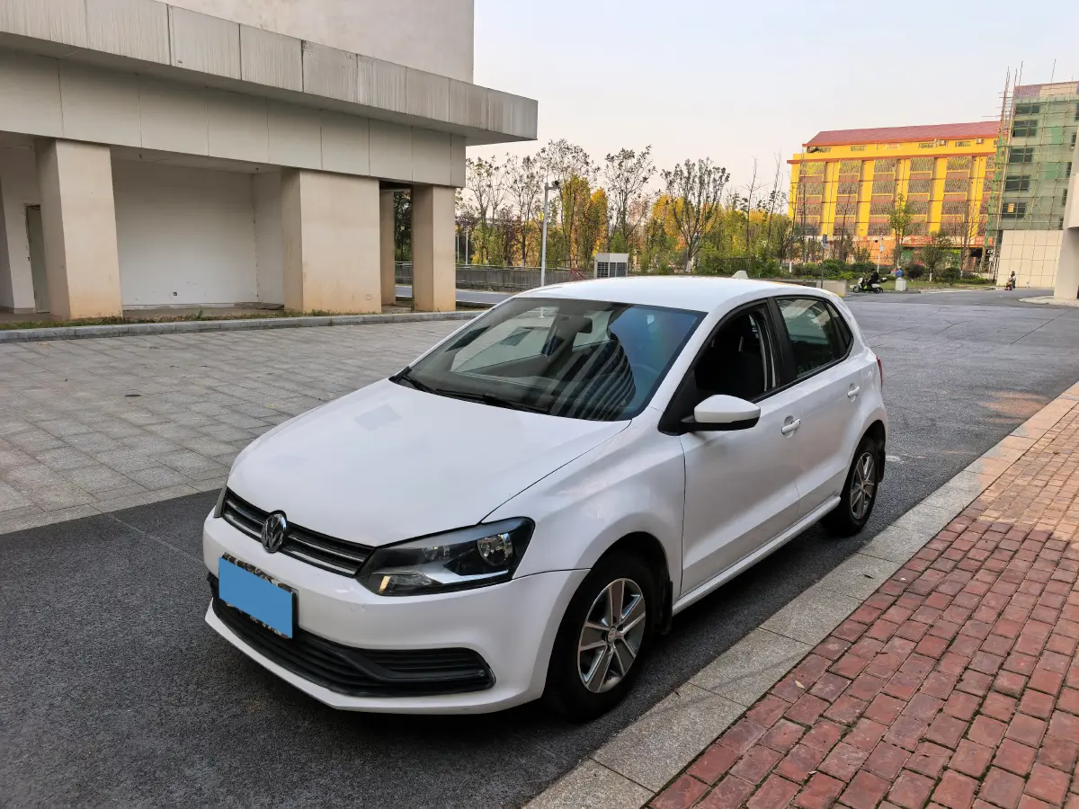 2016 Volkswagen Polo 1.4L 90HP L4 6AT