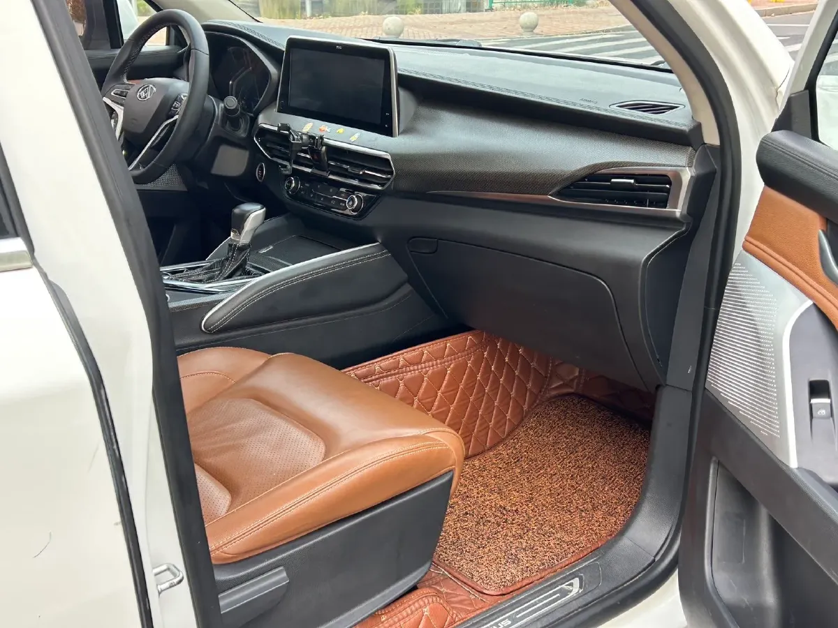 2017 MAXUS D90 2.0T 224HP L4 6AT,autocango,china used car exporter,china ev exporter,chinese used car exporter,chinese used ev exporter