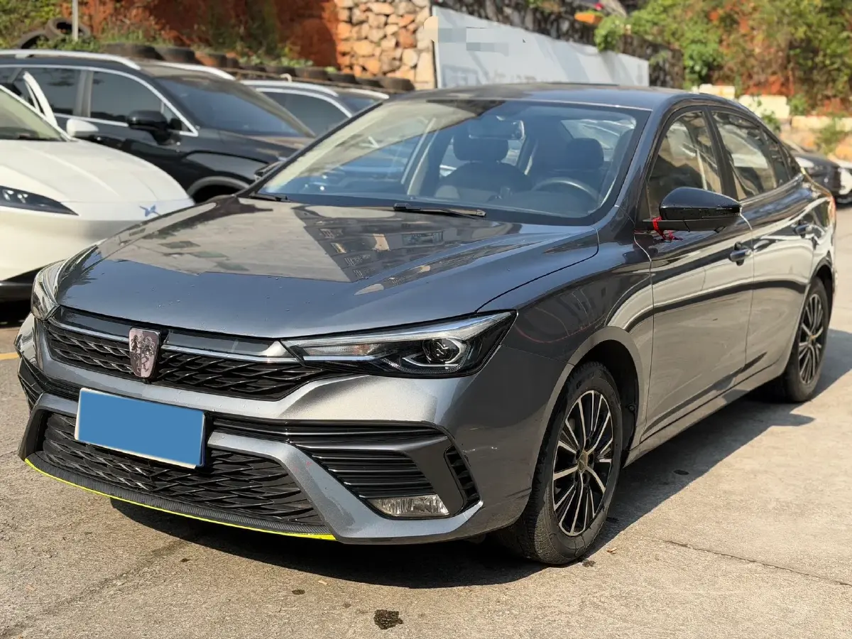 2021 Roewe i5 1.5L 120HP L4 CVT 2021 Roewe i5 1.5L 120HP L4 CVT