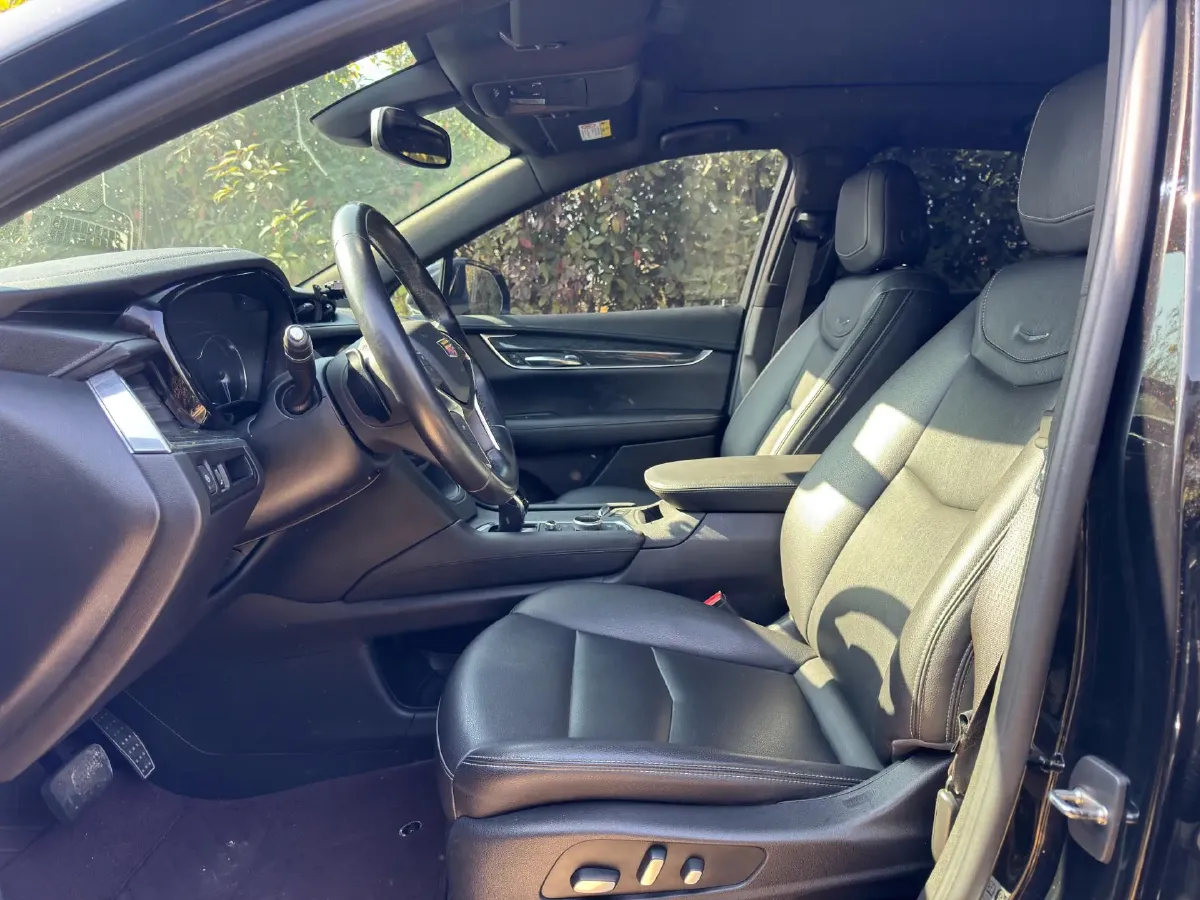 2021 Cadillac XT5 2.0T 237HP L4 9AT,autocango,china used car exporter,china ev exporter,chinese used car exporter,chinese used ev exporter