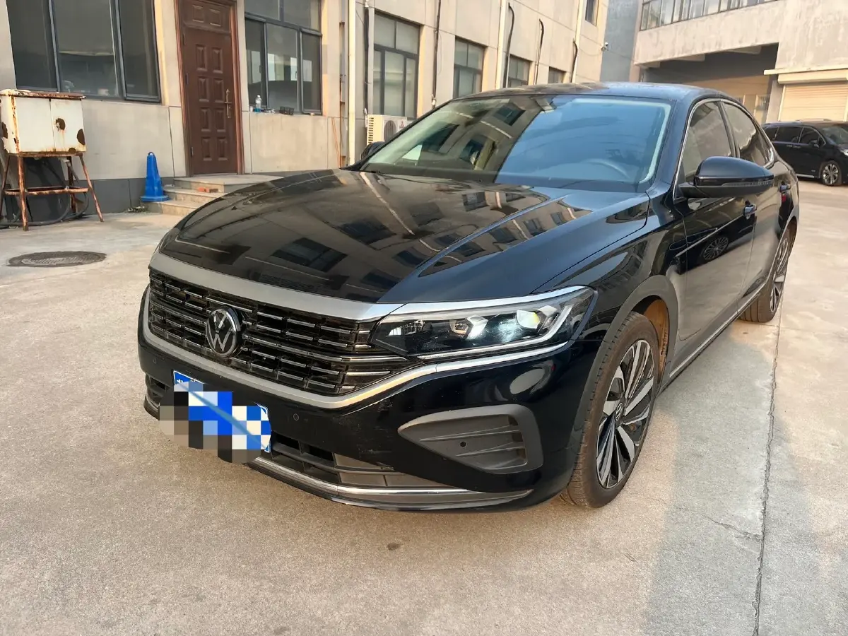 2024 Volkswagen Passat 2.0T 220HP L4 7DCT