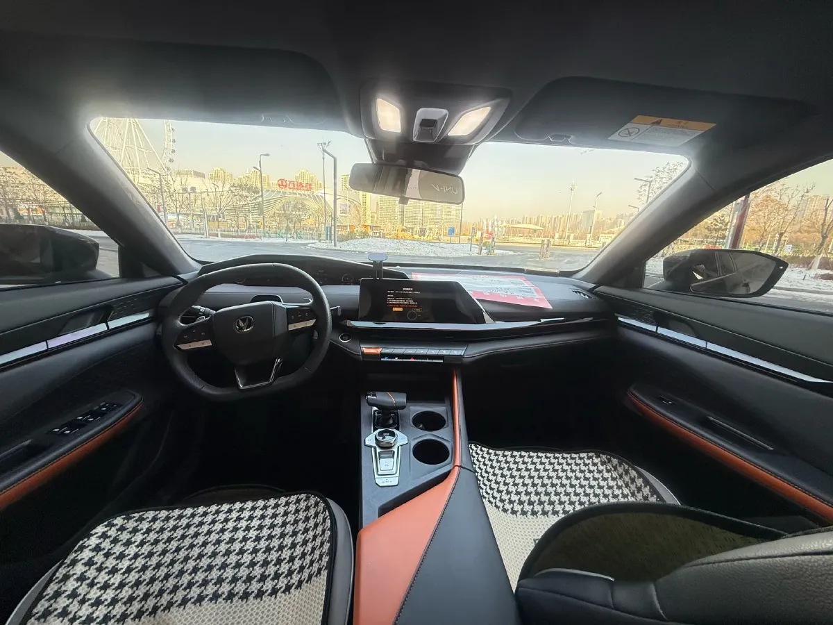 2022 ChangAn UNI-V 1.5T 188HP L4 7DCT,autocango,china used car exporter,china ev exporter,chinese used car exporter,chinese used ev exporter