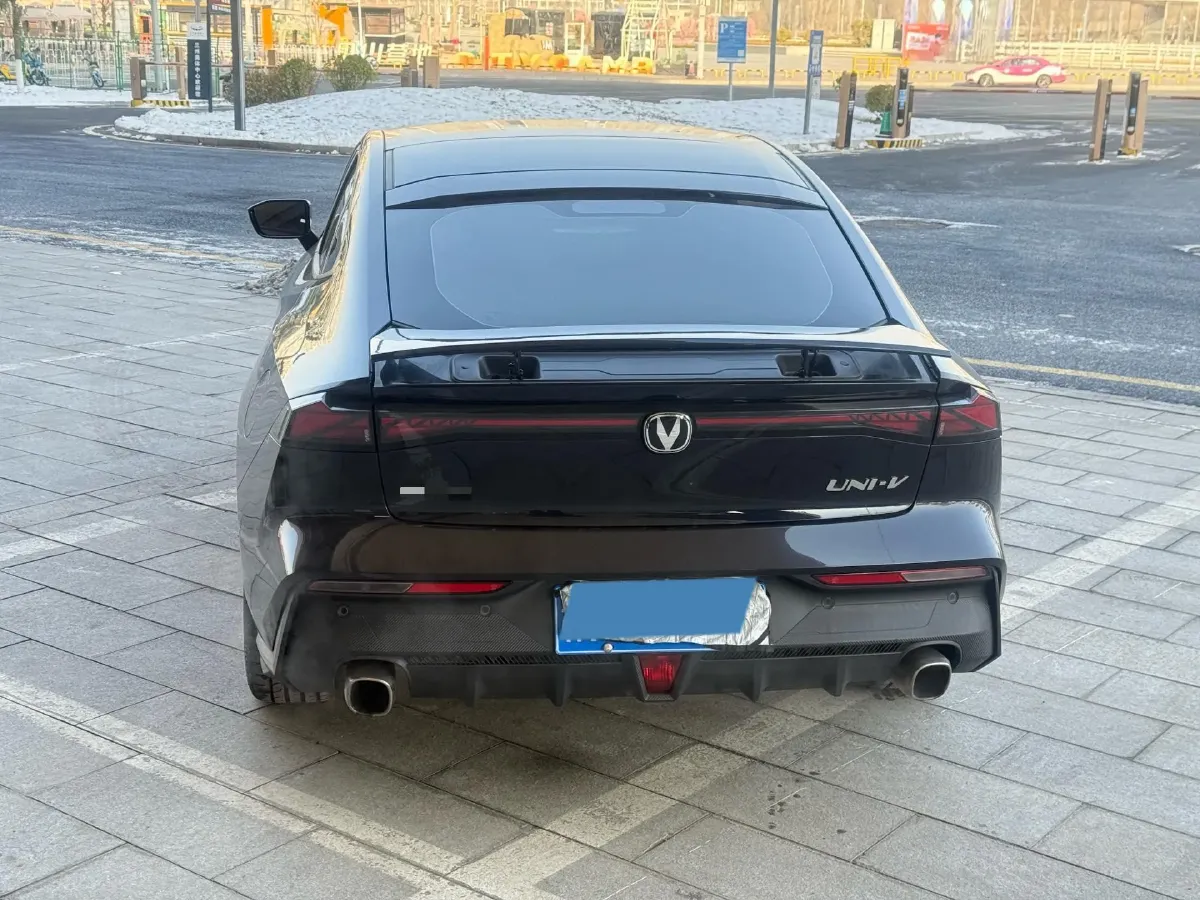 2022 ChangAn UNI-V 1.5T 188HP L4 7DCT,autocango,china used car exporter,china ev exporter,chinese used car exporter,chinese used ev exporter