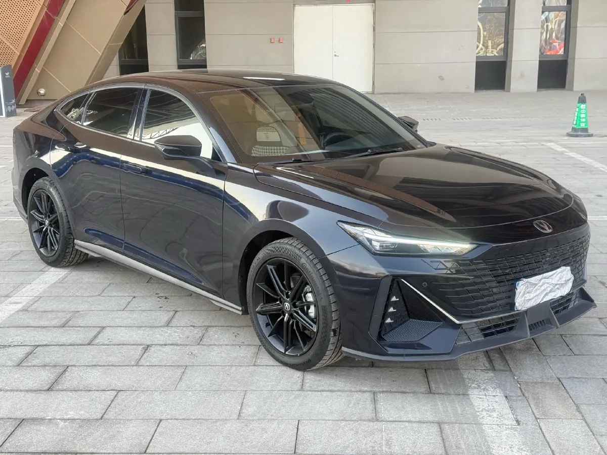 2022 ChangAn UNI-V 1.5T 188HP L4 7DCT,autocango,china used car exporter,china ev exporter,chinese used car exporter,chinese used ev exporter